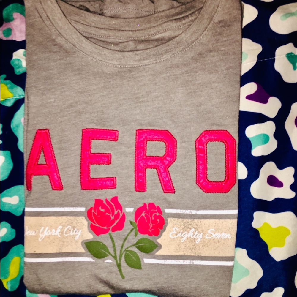 I’m selling an Aeropostale shirt.